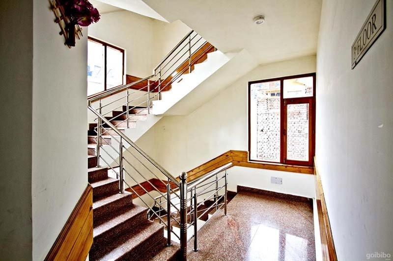 Hotel Uday Himalaya Manāli Екстериор снимка