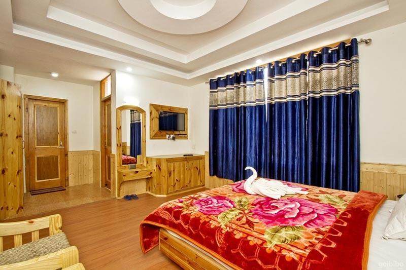 Hotel Uday Himalaya Manāli Екстериор снимка