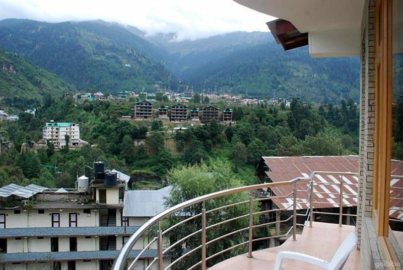 Hotel Uday Himalaya Manāli Екстериор снимка